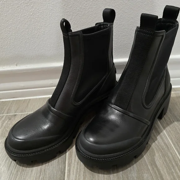 Tory Burch Black Chunky Chelsea Boots - Picture 1 of 7